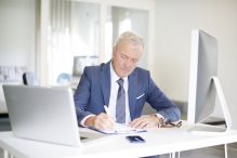 Tips from an occupational therapist for adjusting your workstation